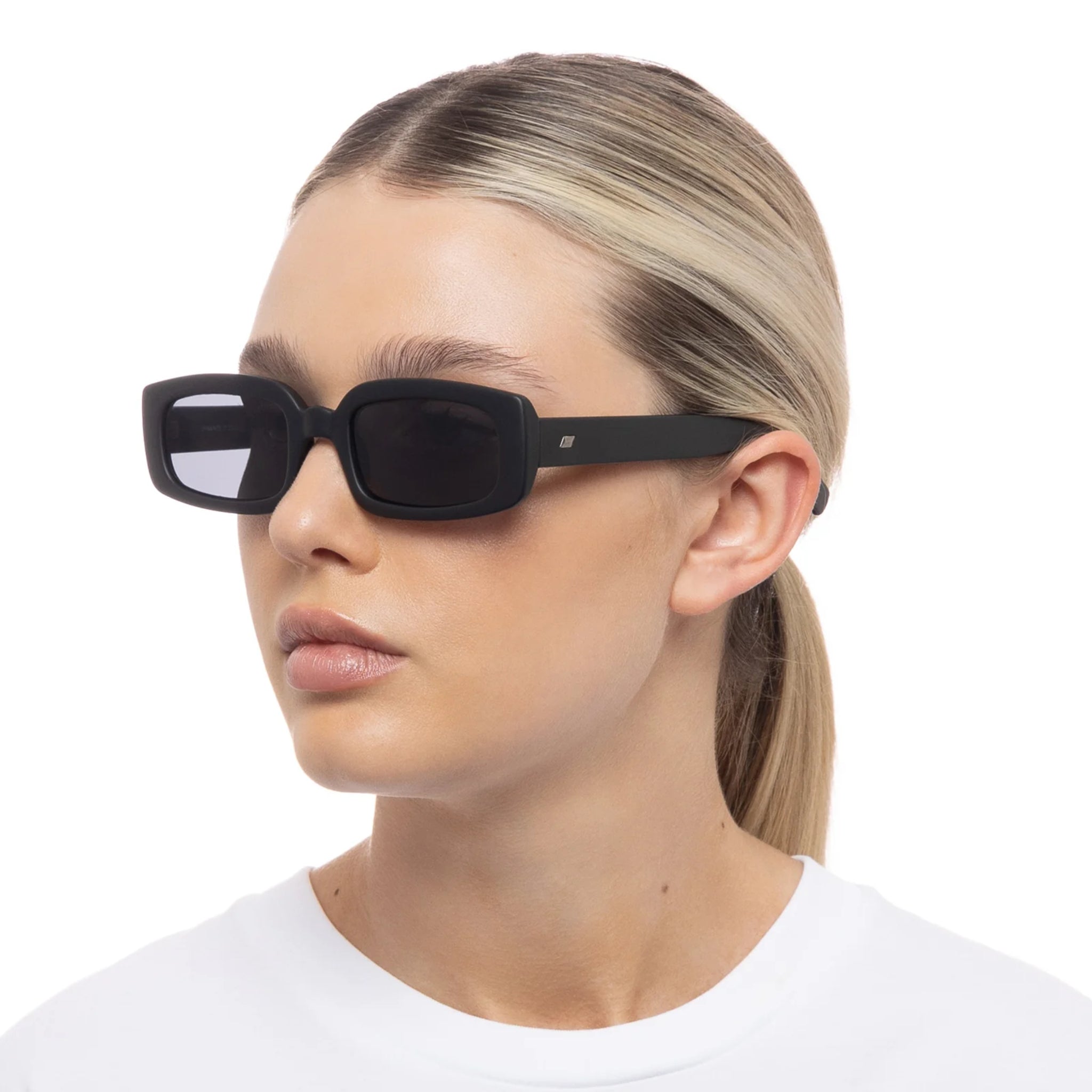 【関税込み】Le Specs ブラック Dynamite サングラス 関税込み】Le Specs ブラック Dynamite サングラス (Le Specs