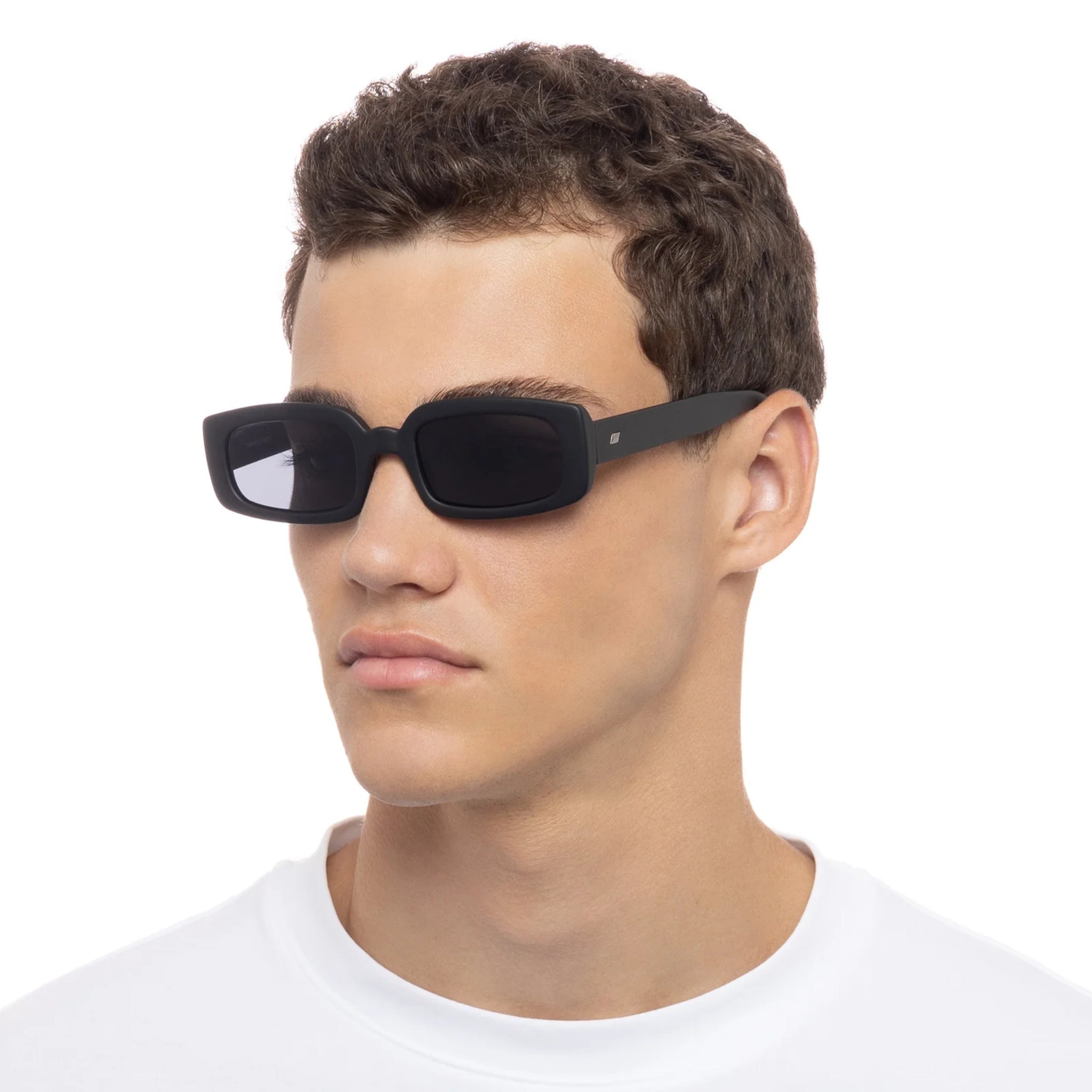 【関税込み】Le Specs ブラック Dynamite サングラス 関税込み】Le Specs ブラック Dynamite サングラス (Le Specs